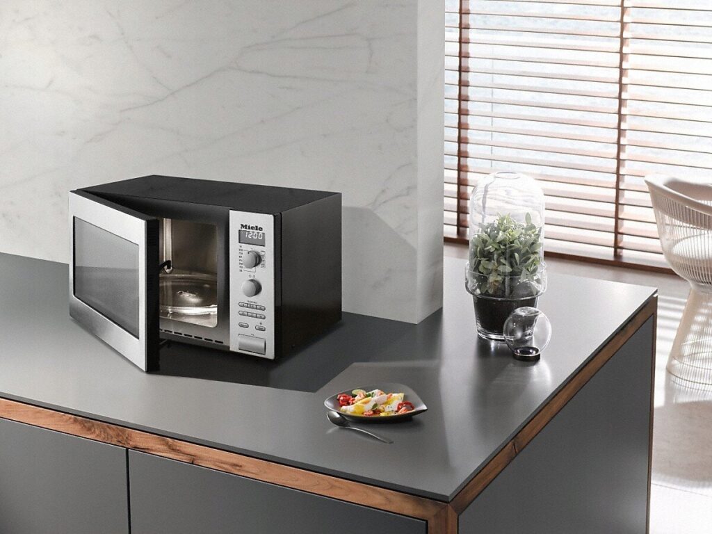 Kuchenka mikrofalowa wolnostojąca Miele M 6012 SC